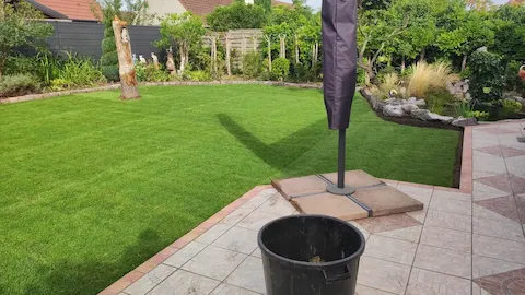 Pose de gazon en rouleau à Dunkerque – création de pelouse par Vert Compagnie